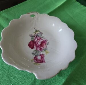 CLOSET CLEAN OUT!!!   Vintage candy dish